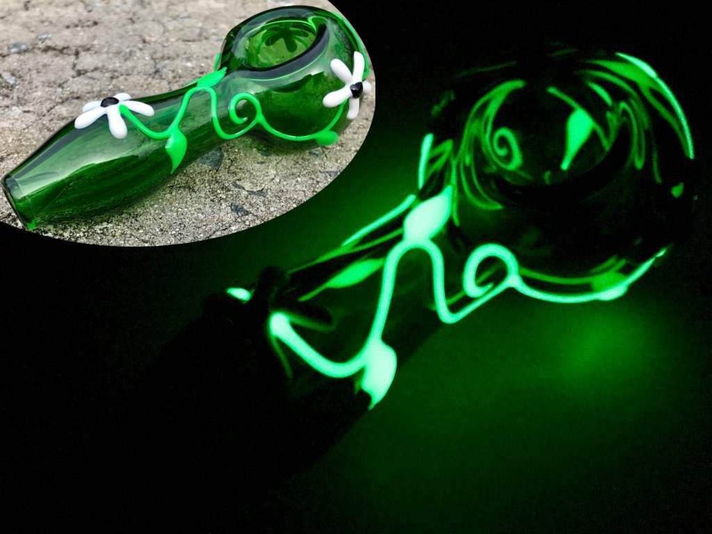 Fat Buddha Glass Pipe Glow in the Dark Garden Ivy Pipe