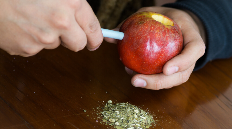 How to Make an Apple Pipe for Smoking Weed