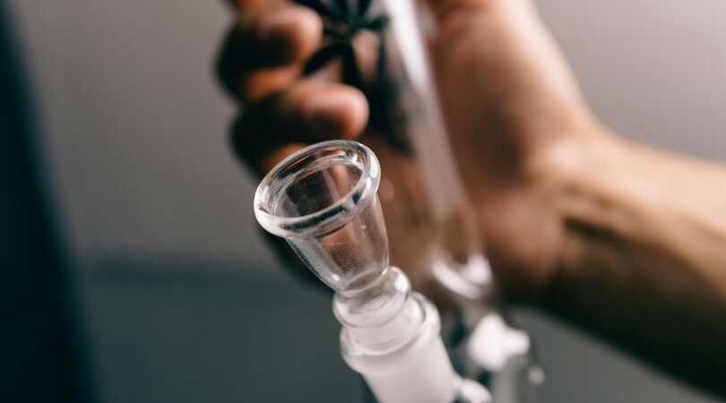 The Benefits of Using Water Pipes And Bongs For Smoking Herbs